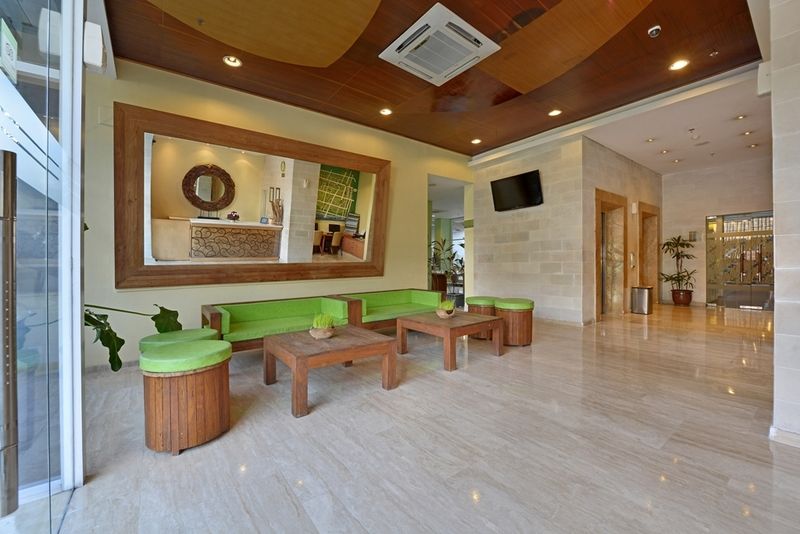 Whiz Hotel Malioboro Yogyakarta Extérieur photo
