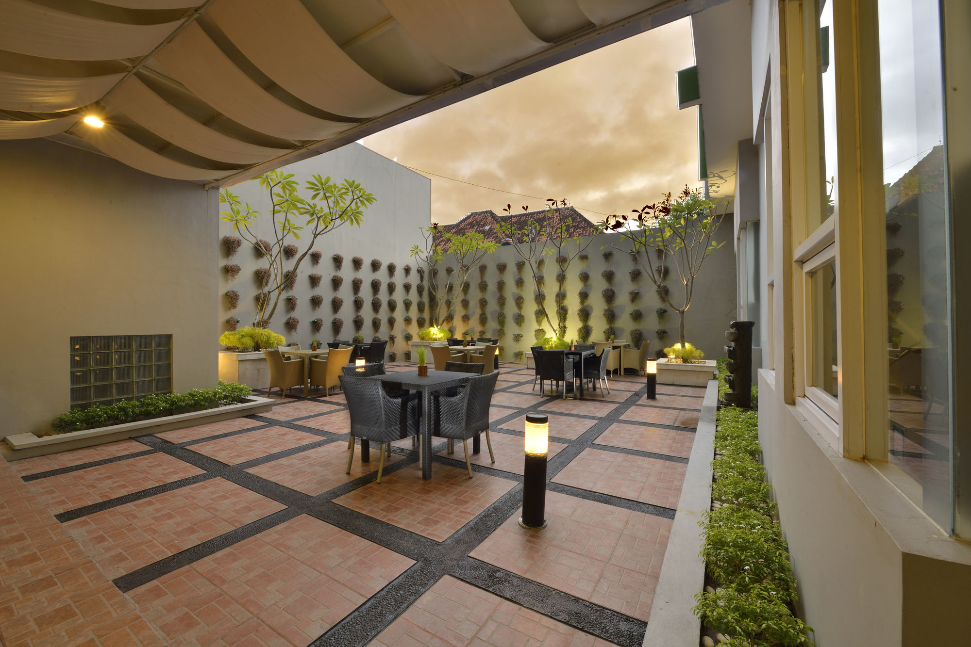 Whiz Hotel Malioboro Yogyakarta Extérieur photo