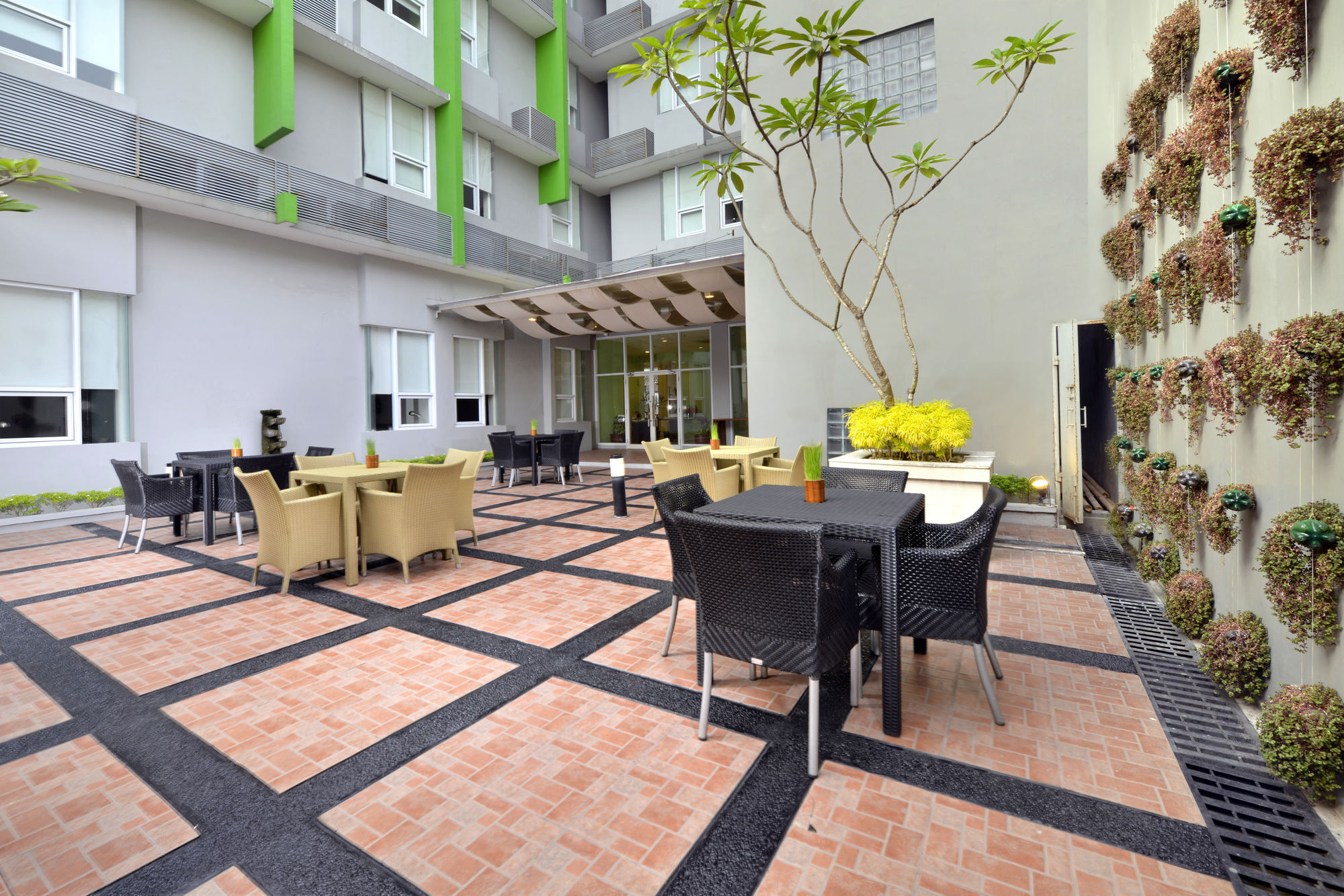 Whiz Hotel Malioboro Yogyakarta Extérieur photo